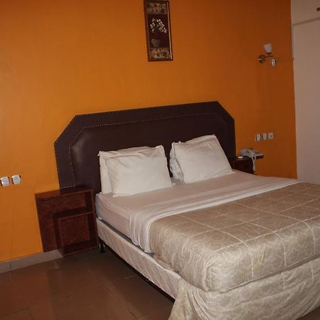 Zambezi Inn Hotel Conakry Bagian luar foto