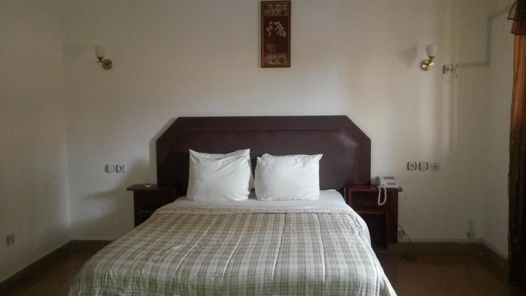 Zambezi Inn Hotel Conakry Ruang foto