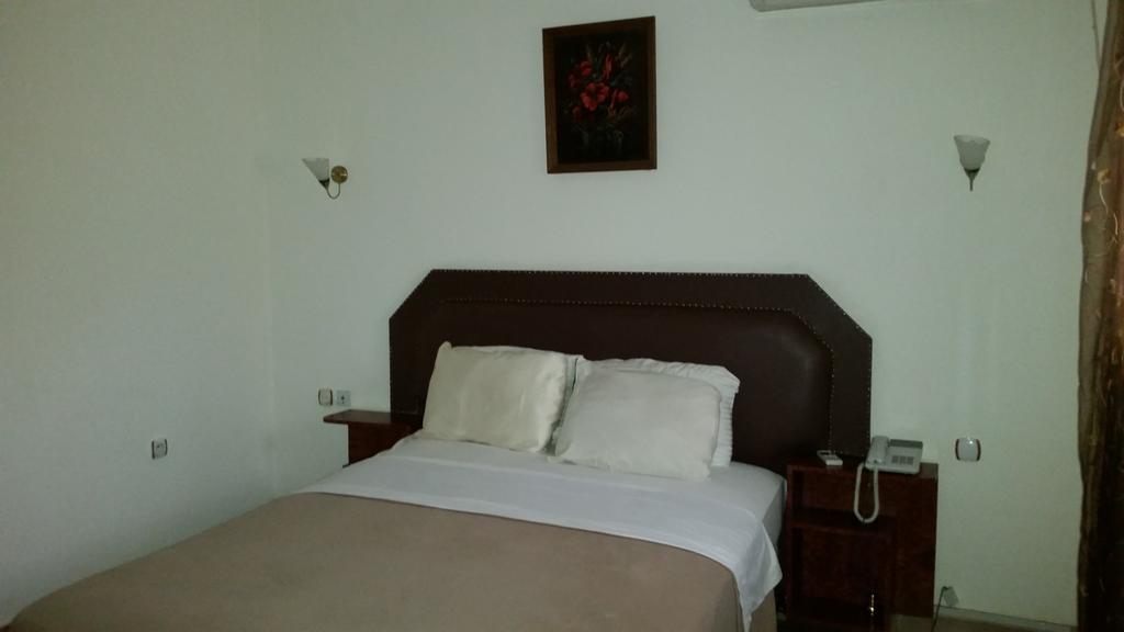 Zambezi Inn Hotel Conakry Ruang foto