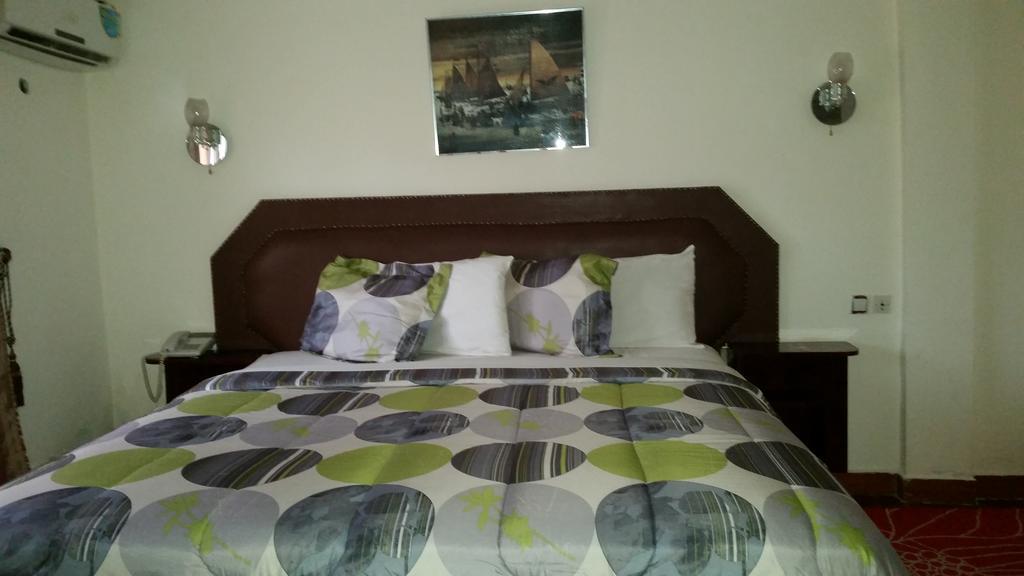 Zambezi Inn Hotel Conakry Ruang foto