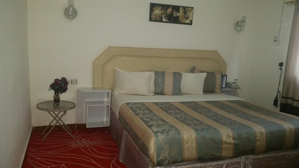 Zambezi Inn Hotel Conakry Bagian luar foto
