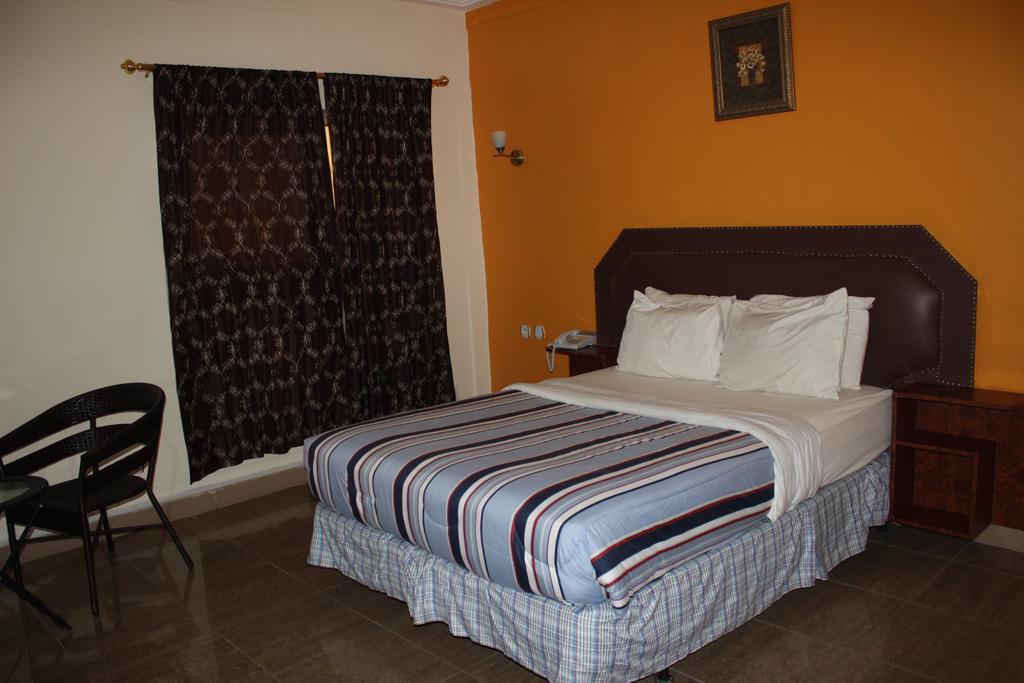 Zambezi Inn Hotel Conakry Bagian luar foto