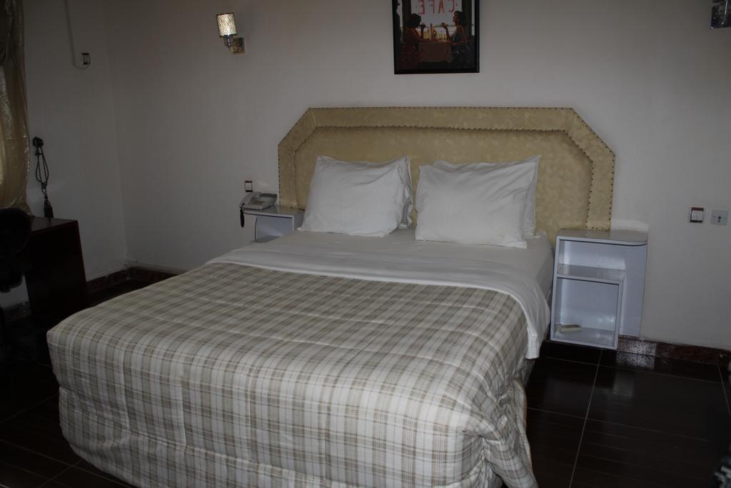 Zambezi Inn Hotel Conakry Bagian luar foto