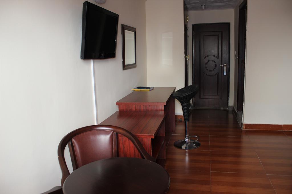 Zambezi Inn Hotel Conakry Bagian luar foto